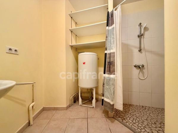 APPARTEMENT T2 DE 48 M2 AU REZ-DE-CHAUSSEE, 1 CHAMBRE, PROCHE ÉCOLES ET COLLÈGES, FIBRE OPTIQUE, CAVE VOUTÉE