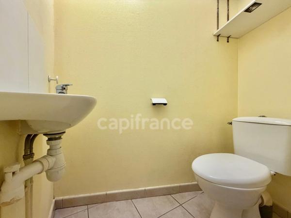 APPARTEMENT T2 DE 48 M2 AU REZ-DE-CHAUSSEE, 1 CHAMBRE, PROCHE ÉCOLES ET COLLÈGES, FIBRE OPTIQUE, CAVE VOUTÉE