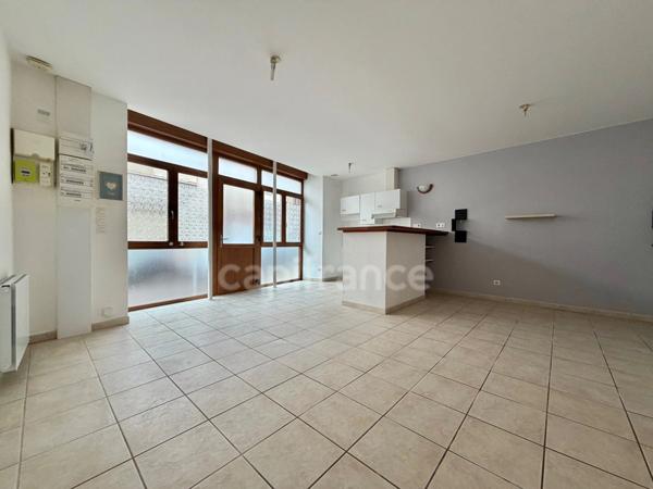 APPARTEMENT T2 DE 48 M2 AU REZ-DE-CHAUSSEE, 1 CHAMBRE, PROCHE ÉCOLES ET COLLÈGES, FIBRE OPTIQUE, CAVE VOUTÉE