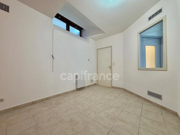 APPARTEMENT T2 DE 48 M2 AU REZ-DE-CHAUSSEE, 1 CHAMBRE, PROCHE ÉCOLES ET COLLÈGES, FIBRE OPTIQUE, CAVE VOUTÉE