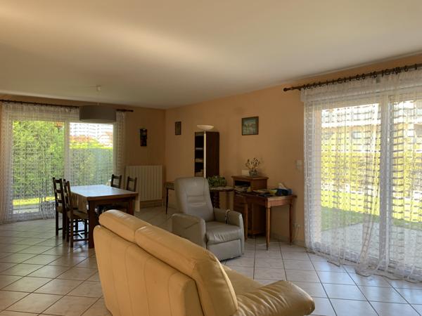 Tignieu-Jameyzieu (38230) TIGNIEU MAISON PLAIN PIED 109 m² SUR TERRAIN PLAT ET ARBORE DE 800 m² AVEC GARAGE ET ANNEXE