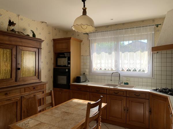 Tignieu-Jameyzieu (38230) TIGNIEU MAISON PLAIN PIED 109 m² SUR TERRAIN PLAT ET ARBORE DE 800 m² AVEC GARAGE ET ANNEXE