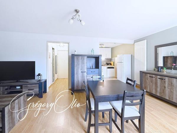 Appartement 2 pièces avec terrasse extérieure et cave en sous-sol