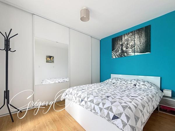 Appartement 2 pièces avec terrasse extérieure et cave en sous-sol