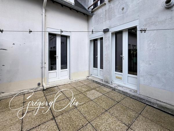 Appartement 2 pièces avec terrasse extérieure et cave en sous-sol