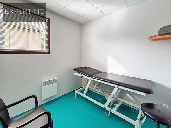 La primaube (12450) Local commercial à fort potentiel - emplacement stratégique au cœur d'un centre médical dynamique.