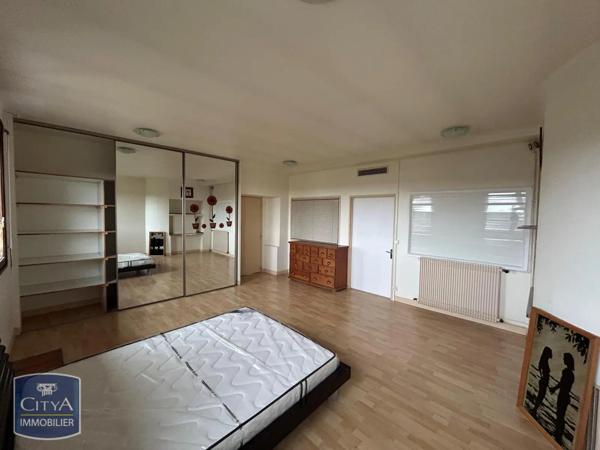 Appartement à louer 4 pièces 168m²