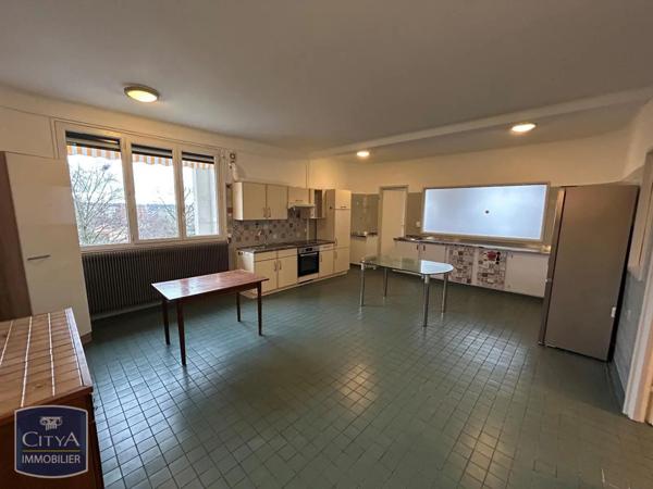 Appartement à louer 4 pièces 168m²