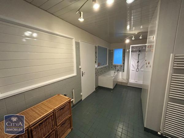 Appartement à louer 4 pièces 168m²