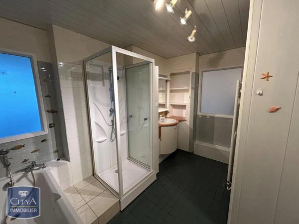 Appartement à louer 4 pièces 168m²