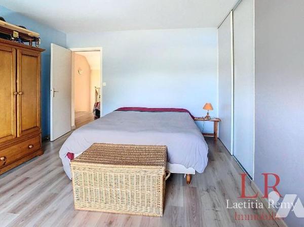 BRUZ,COMMUNE DE RENNES METROPOLE, située dans cadre privilégié, venez découvrir cette jolie mai...