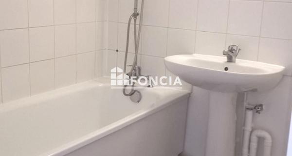 Location Appartement 2 pièces 47.76 m² - Savigny-le-temple 77176