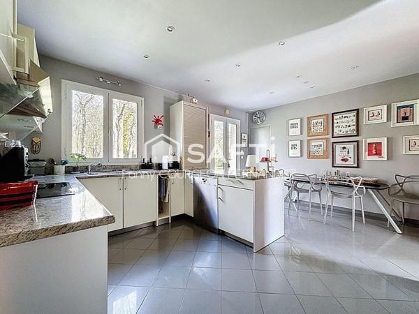 Propriété de standing avec piscine dans le Lys