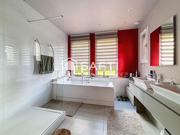 Propriété de standing avec piscine dans le Lys