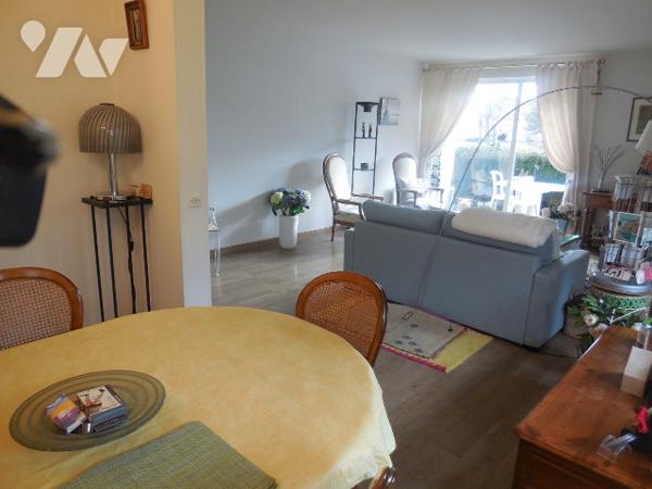 LES CASCADES CROIX  
T3 avec terrasse et coursive de 90M² - Parking et cave.