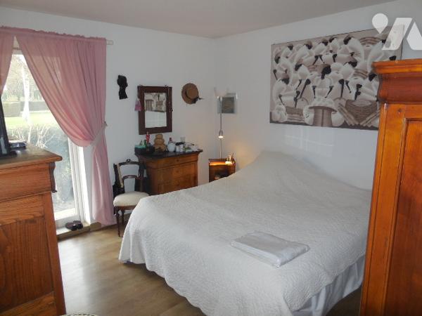 LES CASCADES CROIX  
T3 avec terrasse et coursive de 90M² - Parking et cave.