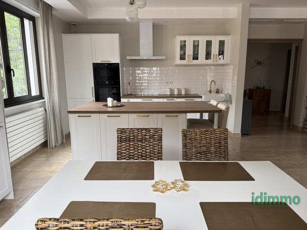 Maison de 220m2  Saint-Priest (69800)