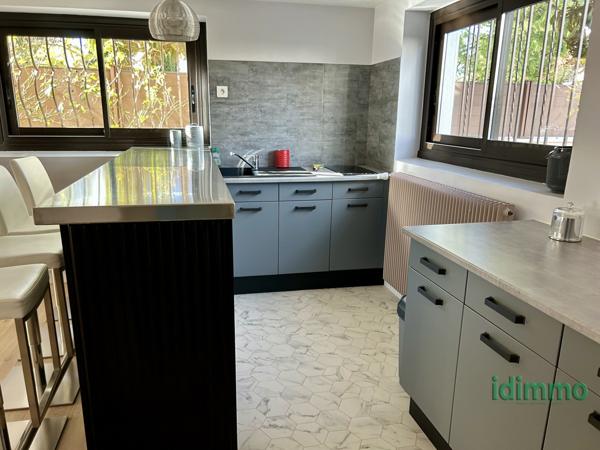 Maison de 220m2  Saint-Priest (69800)