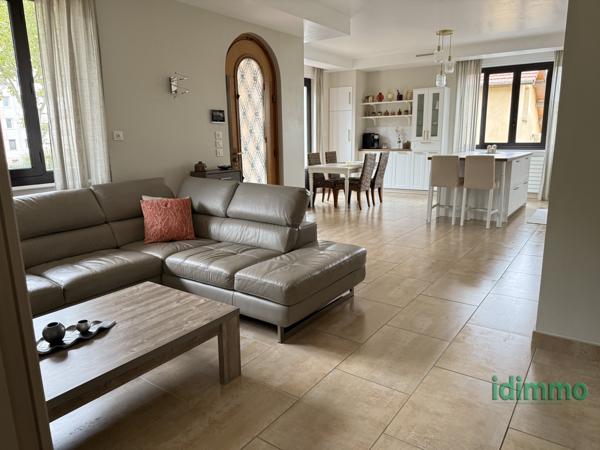 Maison de 220m2  Saint-Priest (69800)