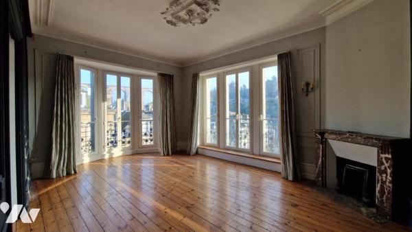BEL APPARTEMENT-TRES LUMINEUX-157 M²