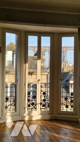 BEL APPARTEMENT-TRES LUMINEUX-157 M²