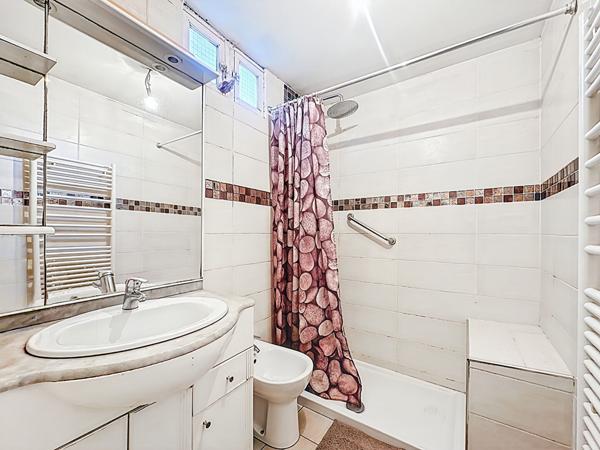 Maison à vendre à Plan de Cuques, calme, luminosité, commodités