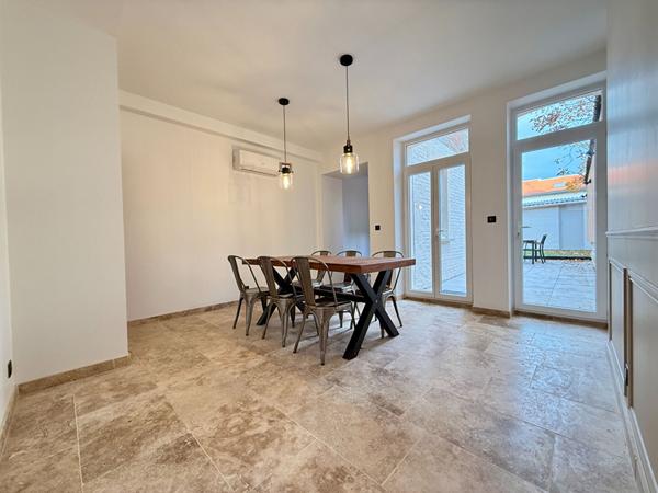 Maison avec extérieur et garage proche centre ville