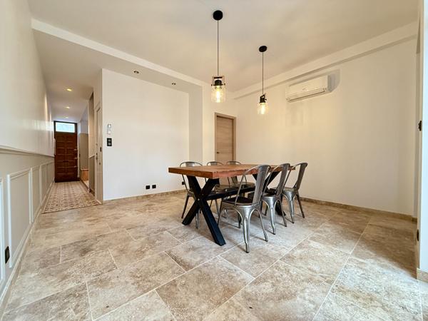 Maison avec extérieur et garage proche centre ville