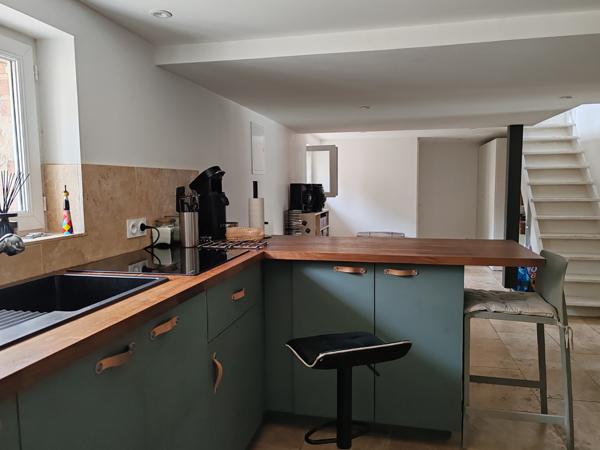 Arles (13200) Quartier Mouleyrès, agréable maison de ville année 60 avec jardin.