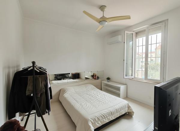 Arles (13200) Quartier Mouleyrès, agréable maison de ville année 60 avec jardin.