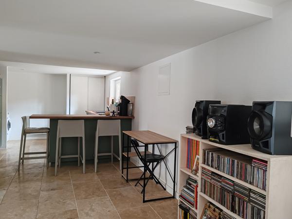 Arles (13200) Quartier Mouleyrès, agréable maison de ville année 60 avec jardin.