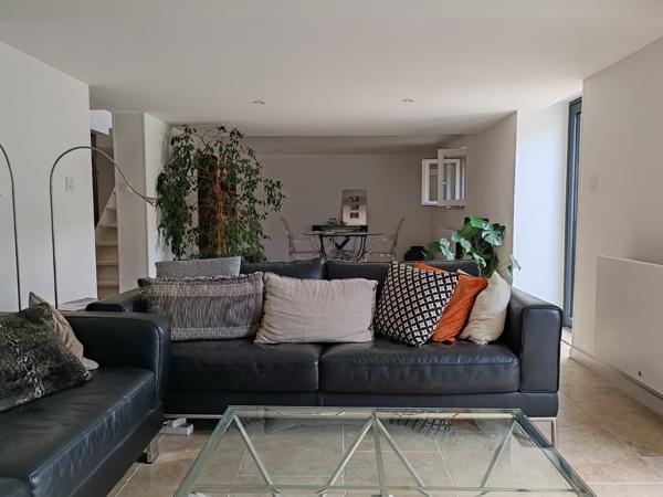 Arles (13200) Quartier Mouleyrès, agréable maison de ville année 60 avec jardin.