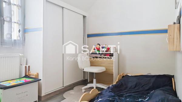 Maison de 3 chambres, 251 m2 de terrain, parkings...