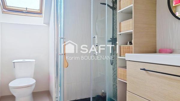 Maison de 3 chambres, 251 m2 de terrain, parkings...