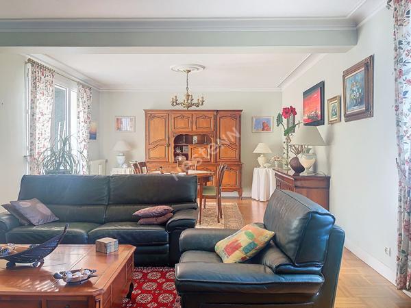 Vente maison familiale de 213m2 à Chateaubriant avec cinq chambres, sur un terrain arboré de plus de 2 hectares avec piscine