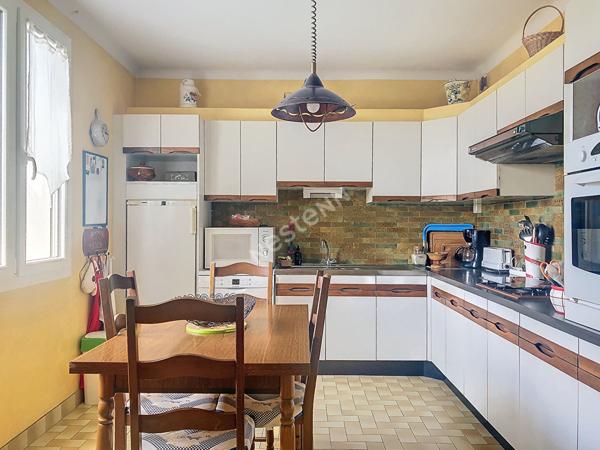 Vente maison familiale de 213m2 à Chateaubriant avec cinq chambres, sur un terrain arboré de plus de 2 hectares avec piscine