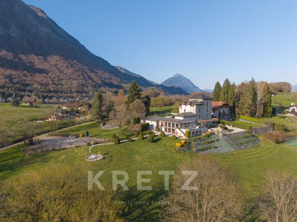 Château de Savoie, sentinelle historique entre Albertville et Chambéry.