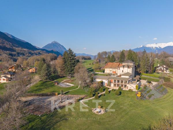 Château de Savoie, sentinelle historique entre Albertville et Chambéry.