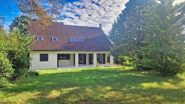 Maison à CHARBONNIERES-LES-BAINS, 69260 - 8 pièces 178m²