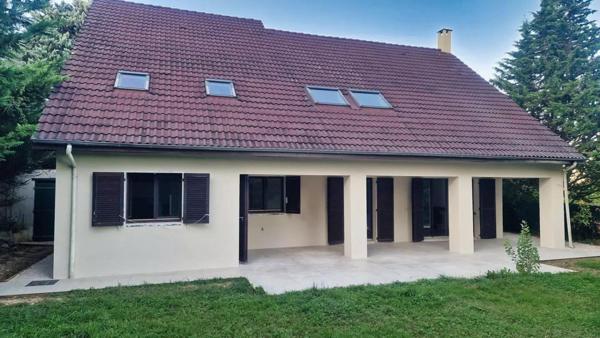 Maison à CHARBONNIERES-LES-BAINS, 69260 - 8 pièces 178m²