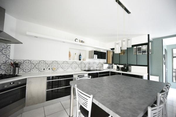 Maison familiale 4 chambres, garage, jardin, terrasse et dépendance – secteur recherché proche écoles (27200)