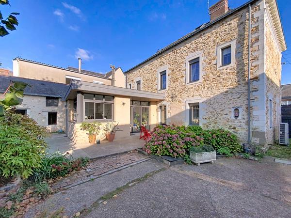 Coup de coeur à Champigné : demeure bourgeoise avec prestations haut de gamme