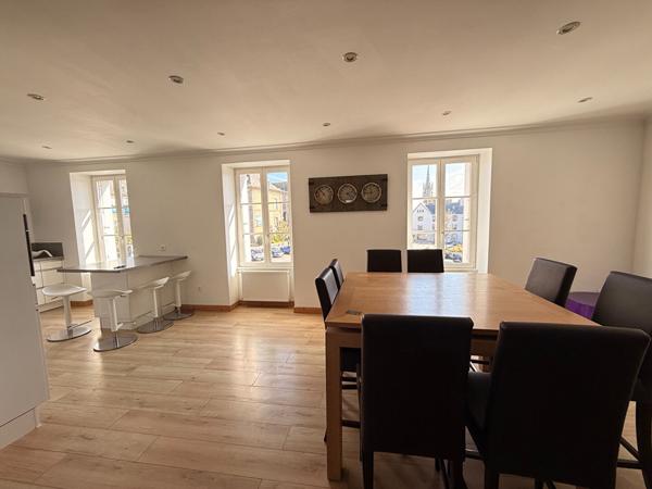 29250 SAINT POL DE LEON Saint-Pol-de-Léon, plein centre ville, appartement meublé 3 chambres en duplex.