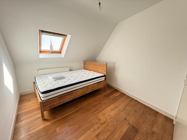 29250 SAINT POL DE LEON Saint-Pol-de-Léon, plein centre ville, appartement meublé 3 chambres en duplex.