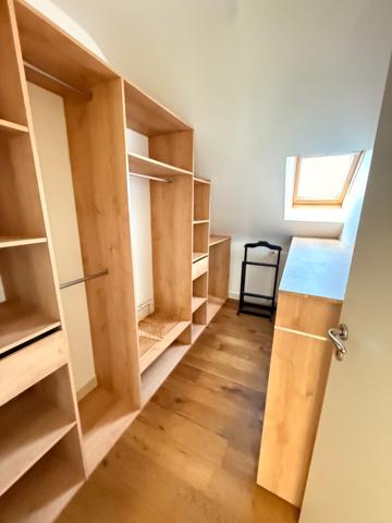 29250 SAINT POL DE LEON Saint-Pol-de-Léon, plein centre ville, appartement meublé 3 chambres en duplex.