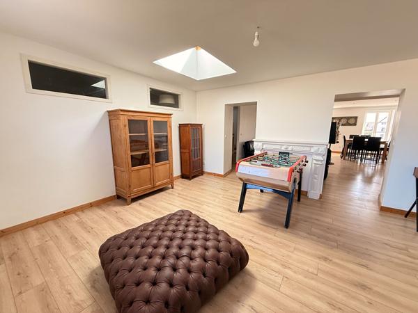 29250 SAINT POL DE LEON Saint-Pol-de-Léon, plein centre ville, appartement meublé 3 chambres en duplex.