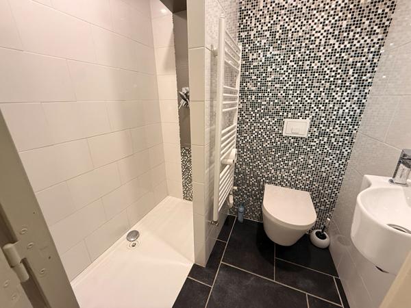 29250 SAINT POL DE LEON Saint-Pol-de-Léon, plein centre ville, appartement meublé 3 chambres en duplex.
