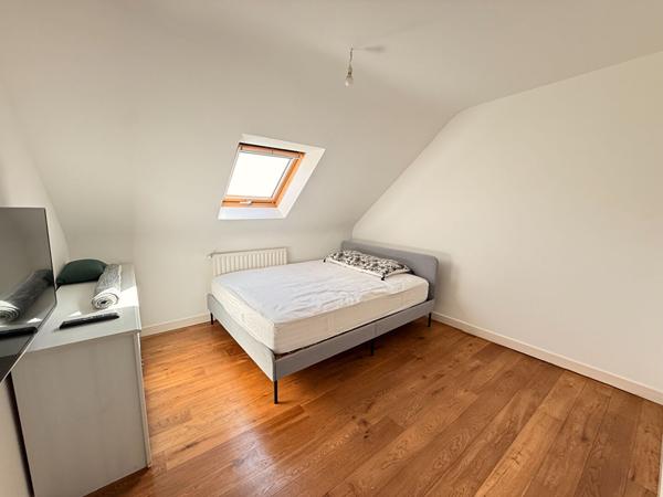 29250 SAINT POL DE LEON Saint-Pol-de-Léon, plein centre ville, appartement meublé 3 chambres en duplex.