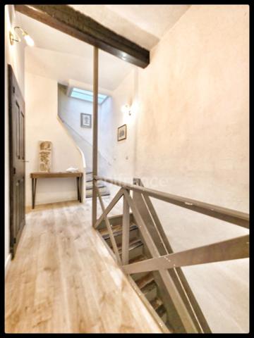 Maison à vendre 4 pièces PEZENAS (34), Coeur Historique proche place de la République - Entièrement rénovée + Garage en location