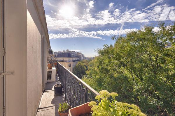 Paris 18 : 2 pièces avec balcon et vue sur le Sacré-Coeur